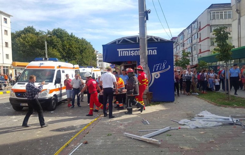 Bărbatul rănit în explozia din Botoșani, refuzat la spitalele din București. Nu mai sunt locuri