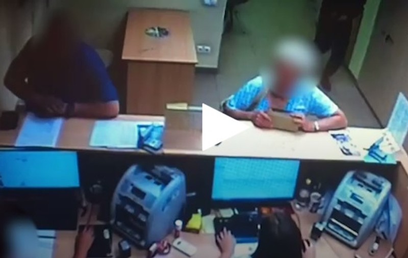 VIDEO / Jaf armat la o bancă din Cluj-Napoca. Portretul robot al suspectului care a furat 20.000 de lei