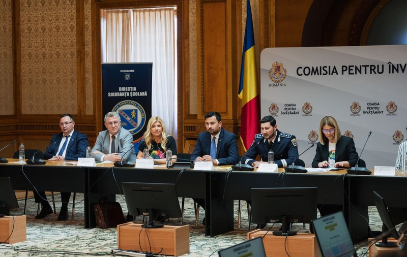Ghidurile anti-bullying s-au lansat, la Palatul Parlamentului: „Nu e doar o problemă a școlii, cu una a societății”