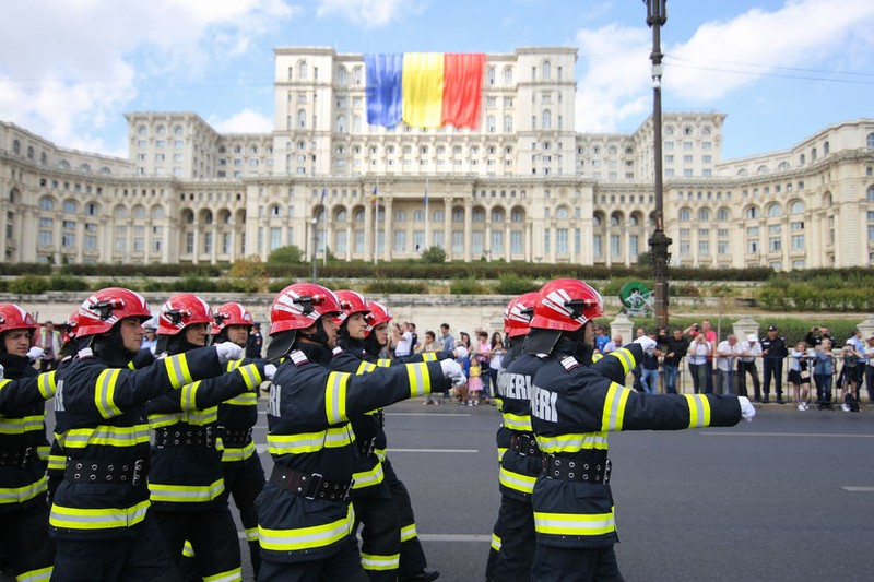 Ziua Pompierului din România - Paradă oficială organizată pe 13 septembrie, de ziua Pompierului. București, România