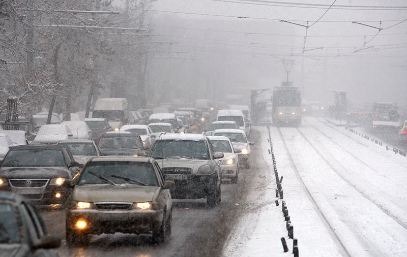 Avertizare de vreme severă până miercuri dimineață. Ninsori și viscol în aproape toată țara