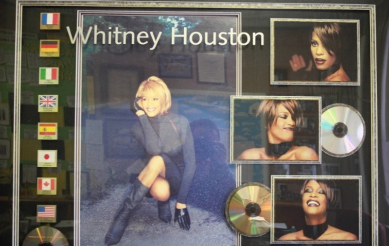 "Whitney Houston avea demoni în ea!" Dezvăluirea şocantă a antrenorului vocal al solistei!