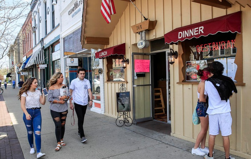 Unul din patru restaurante din SUA nu se va redeschide după pandemie. Printre victime, vedeta Netflix David Chang