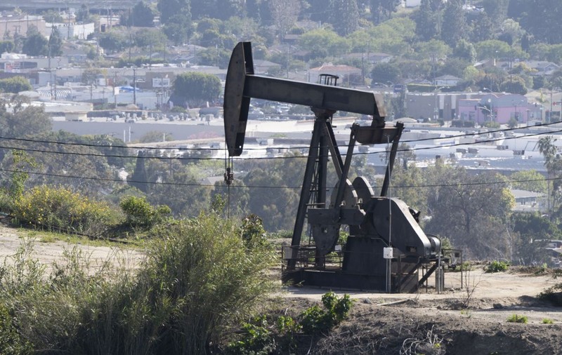 Sute de milioane de barili de petrol vor fi eliberate de Agenţia Internaţională a Energiei pentru a stabiliza piața afectată de războiul din Orientul Mijlociu