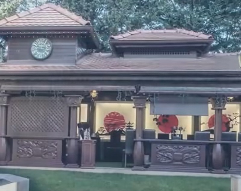 Restaurantul din curtea casei lui Silviu Prigoană. Omul de afaceri l-a făcut special pentru copiii lui și doar familia are acces acolo
