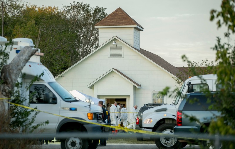 Povestea eroilor de la atacul din Texas. A fugit desculț cu arma în mână după atacator