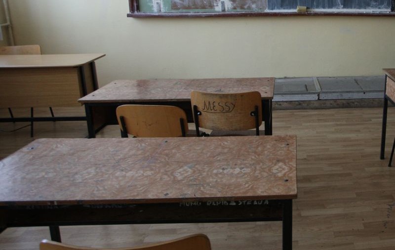 Educație cu pumnul la școală! Profesor de religie acuzat că a agresat trei copii