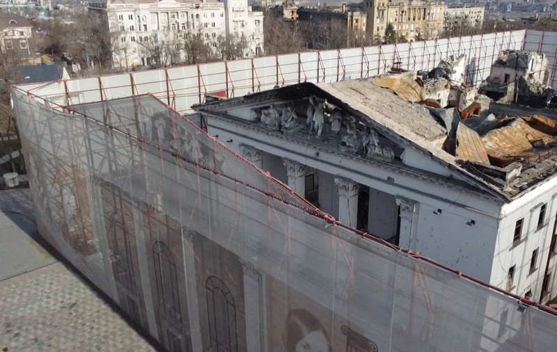 Cum arată acum teatrul din Mariupol, bombardat de ruși, în martie, când era adăpost pentru civili. VIDEO