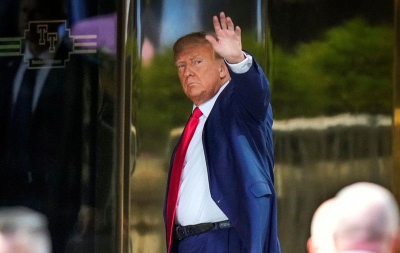 Donald Trump se predă astăzi în fața instanței din New York. Măsuri sporite de securitate, în așteptarea unor proteste de amploare