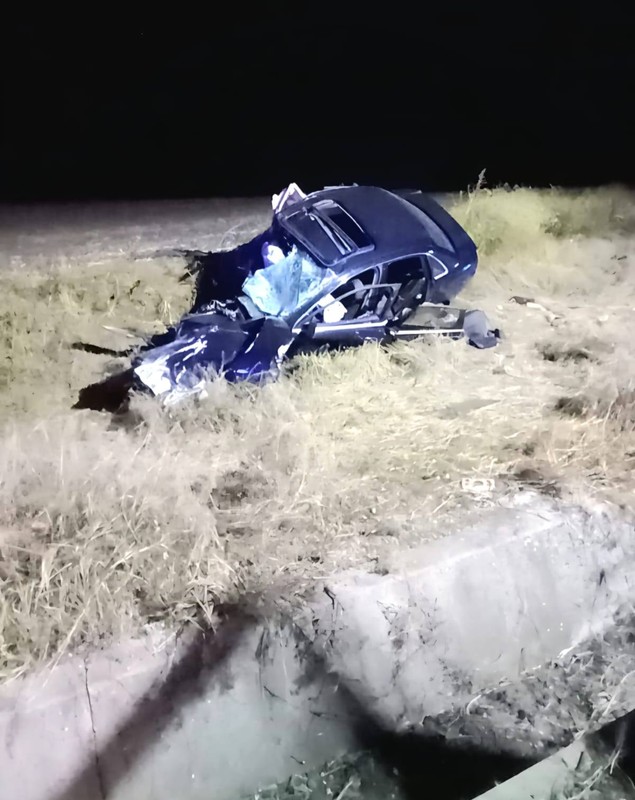 Doi băieți de 16 și 17 ani au murit într-un accident grav în Teleorman: mașina în care se aflau a fost deformată