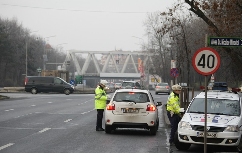 Controale rutiere de amploare în București. Au fost aplicate zeci de amenzi