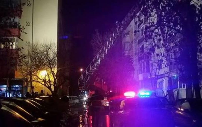 Incendiu la Timișoara. Zeci de oameni au fost evacuați, după ce mansarda unui bloc a luat foc