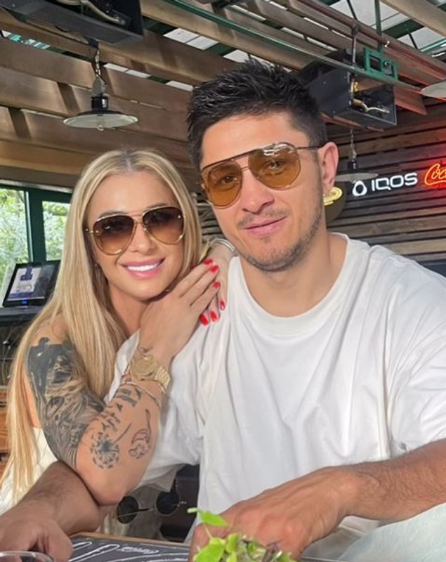 Ce face Ronald Gavril zilnic la prânz: Anamaria Prodan l-a dat de gol. Programul lui înainte de lupta pentru titlul mondial. Exclusiv