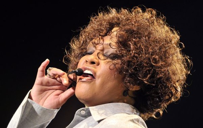 WHITNEY HOUSTON A MURIT | Artista dădea pe droguri 300.000 $ pe an