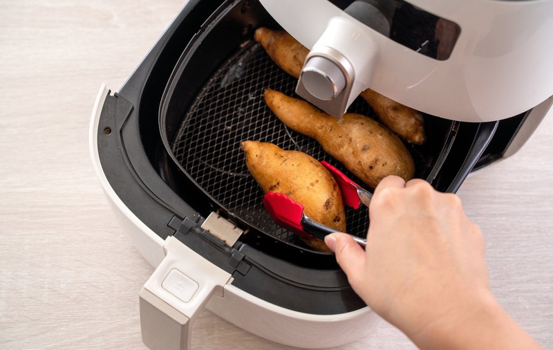 Ce greșeli faci când gătești la air fryer