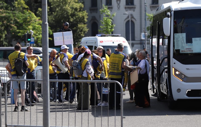Sindicaliștii din Educație protestează la Guvern și Parlament. Examenele naționale ar putea fi afectate de proteste