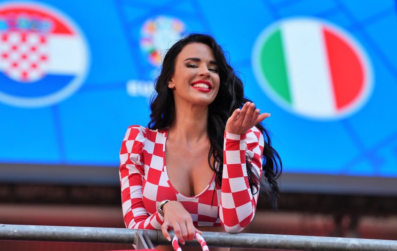 EURO 2024 | „Knöll Doll” i-a provocat degeaba pe italieni. Ce a făcut fosta Miss Croația înainte de meciul decisiv | VIDEO