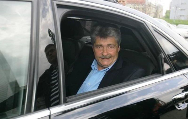Sorin Ovidiu Vîntu despre tinerii români: "Amărâţi, drogaţi şi inculţi" 