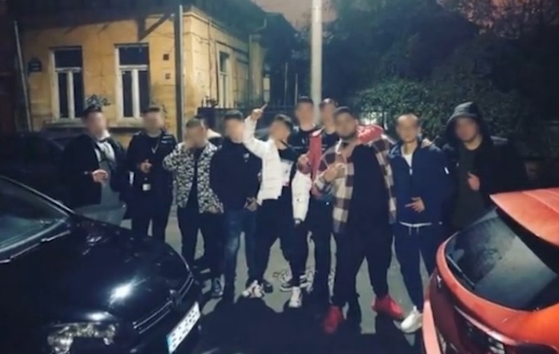 Doi dintre tinerii care au devastat o pensiune din Bucureşti, audiaţi