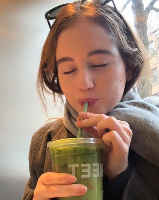 Cum a apărut Irina Columbeanu în timpul unei ședințe foto realizate în New York. Tânăra de 19 ani seamănă tot mai mult cu mama ei