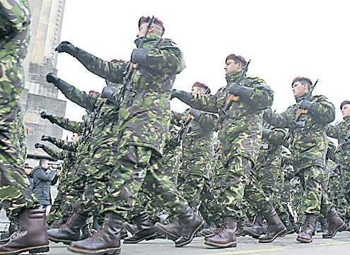 Armata Română angajează soldați voluntari