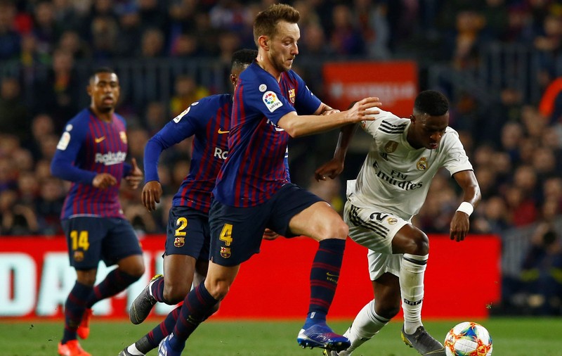 Cupa Spaniei, semifinale, retur: Real Madrid - Barcelona 0-3. Finală Barca - Valencia