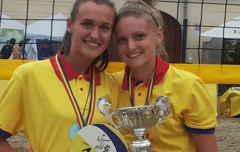 Două timişorence au primit distincția Fair-Play a Confederaţiei Europene de Volei: premiate pentru că s-au lăsat bătute!