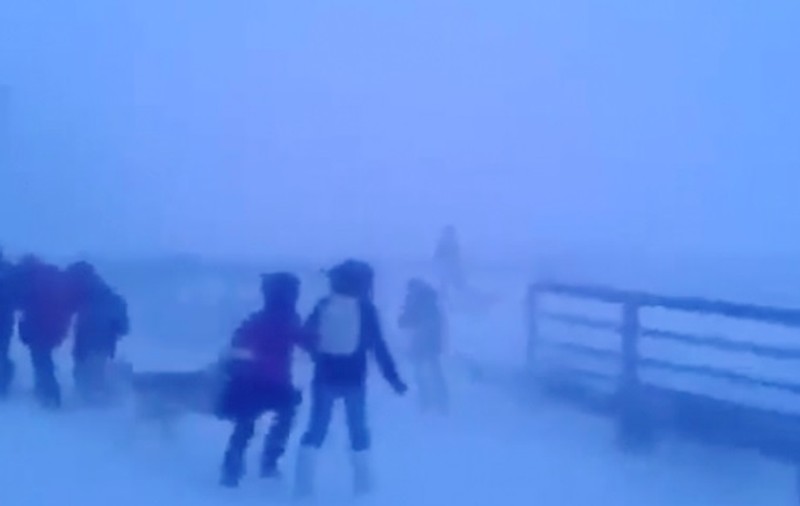 VIDEO | Ce condiții meteo înfruntă elevii din Siberia pentru a merge la școală