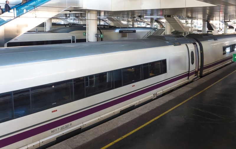 FOCURI DE ARMĂ într-un tren din Franța: 3 pasageri au fost răniți!