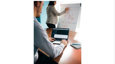 Sondaj eJobs și Skillab 60% dintre angajați vor să facă reconversie profesională în următorul an