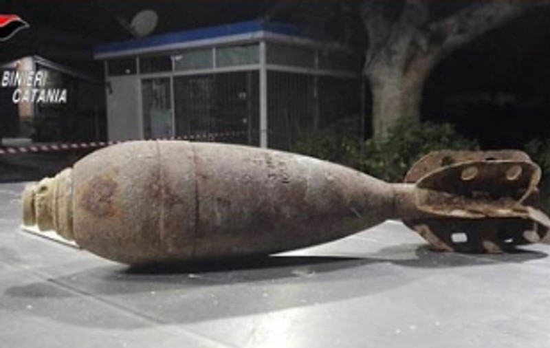 Un român a abandonat o bombă într-o benzinărie din Italia! Acesta a fost arestat pe loc