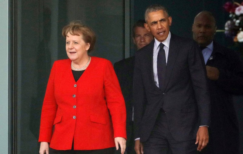 Moment de tandrețe între Barack Obama și Angela Merkel la Berlin
