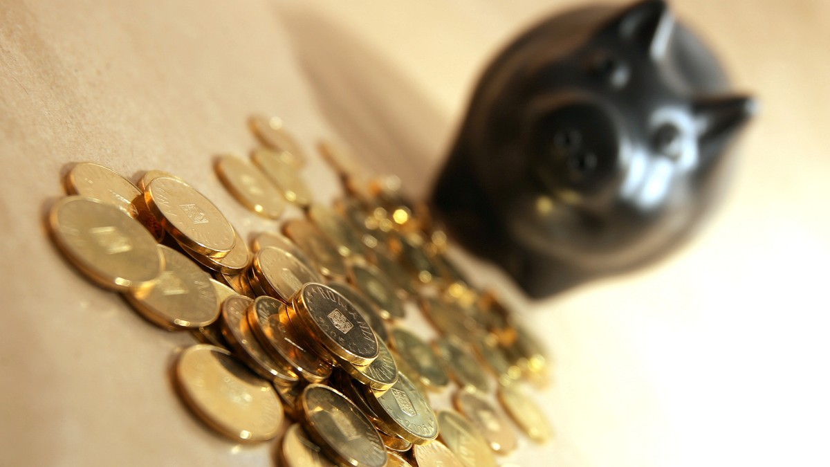 Unde ne ținem banii? Libertatea face o comparație între depozitele bancare, ținerea banilor ”la saltea” și investițiile imobiliare, în titluri de stat sau pe bursă