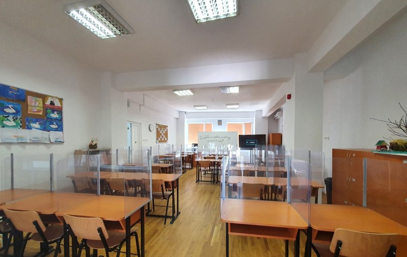 Reprezentanți ai profesorilor, părinților și elevilor, la dezbaterea online „Profesorii și disciplina”, organizată de Școala 9