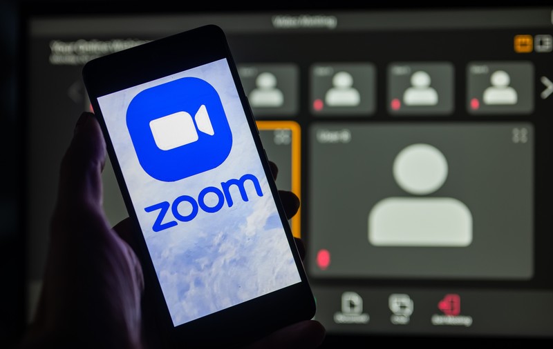 Zoom, compania care a făcut din munca de acasă a întregii lumi vectorul său de profit, își cheamă angajații la birou