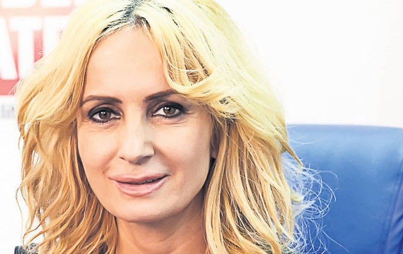 DANIELA GYORFI a RENUNŢAT la BLOND! Uite CUM ARATĂ ACUM!