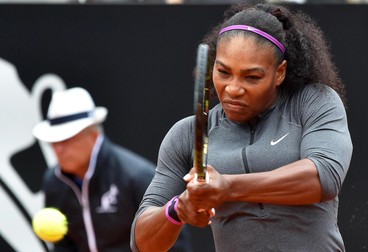 Serena Williams, în timpul meciului cu Irina Begu. (FOTO: EPA)
