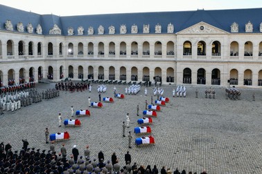 Tribut adus unor militari francezi morți în Mali. Pierderile francezilor au devenit tot mai greu de acceptat FOTO: Profimedia