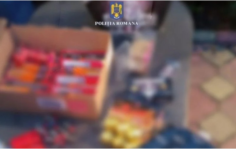 Polițiștii din Brăila au confiscat zeci de kilograme de petarde în urma perchezițiilor domiciliare
