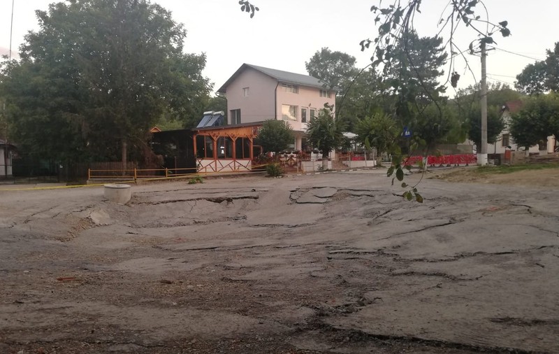 Ce se întâmplă la Slănic Prahova, orașul care se scufundă. „Este un fenomen unic în România. Trebuie să ne păstrăm calmul”
