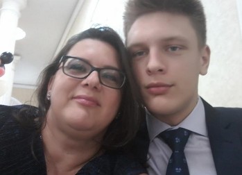 Mădălina Ivănescu și fiul ei, Radu. Foto: Replica Online