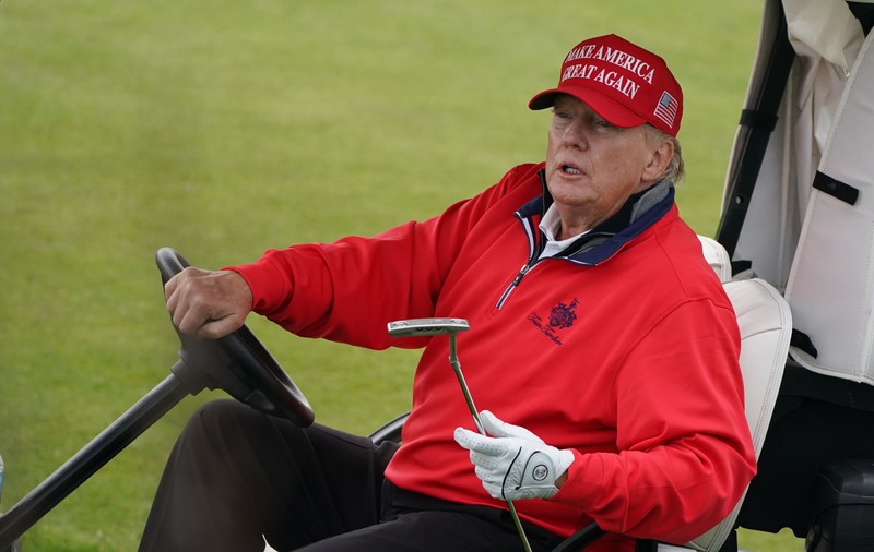 Cum au ajuns americanii să plătească zeci de milioane de dolari pentru partidele de golf ale lui Donald Trump