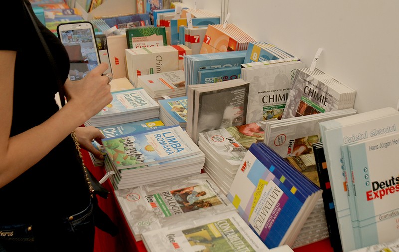 Licitaţia pentru manualele şcolare claselor I-VII. Câte proiecte au fost admise, din cele 176 participante