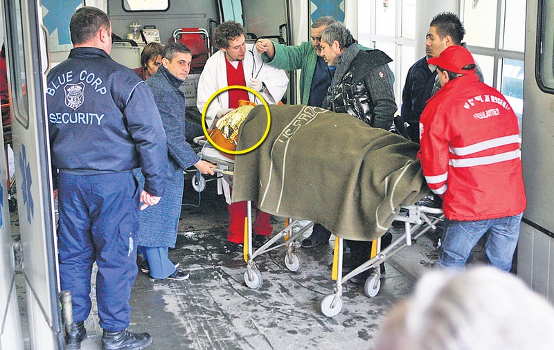 Medicii nu au reuşit să-i scoată cele două gloanţe din corp interlopului ciuruit