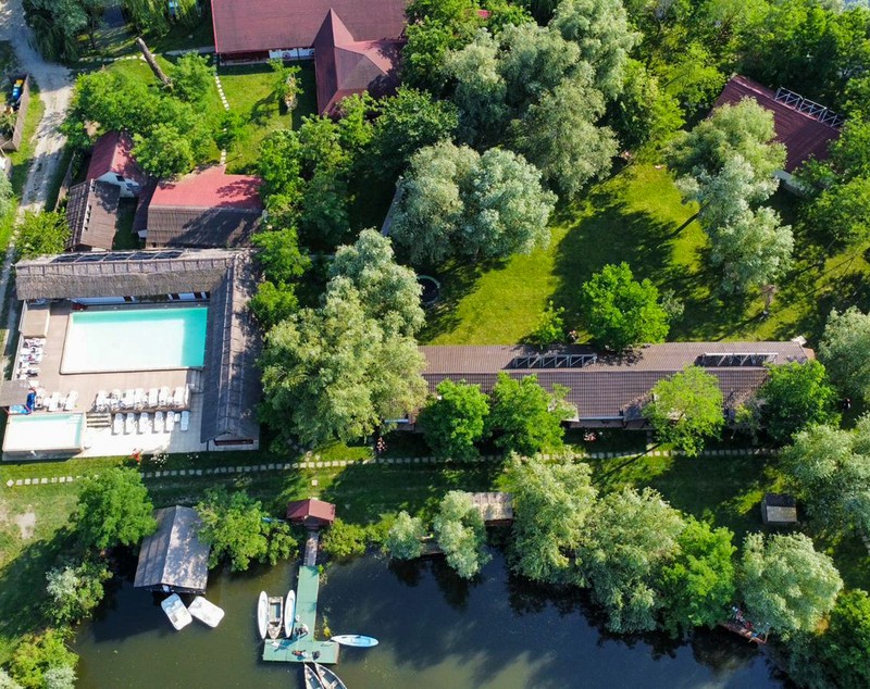Detalii în premieră despre insula privată cu pensiune și 3 hectare de teren scoasă la vânzare în Delta Dunării. Proprietarul „lasă” 700.000 de euro din prețul inițial