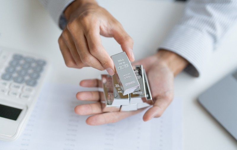 Argintul depășește pragul de 75 de dolari pentru prima dată, iar aurul și platina ating noi recorduri istorice