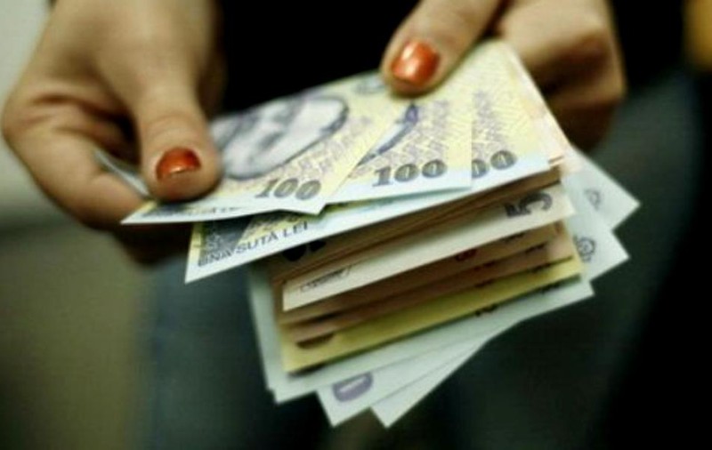 Oficial BNR: Băncile trebuie să își asume fiecare credit dat unei populații fără educație financiară