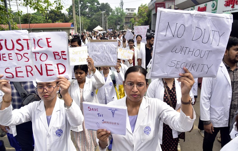 Medicii din India, în grevă generală, după violarea şi uciderea unei doctoriţe de 31 de ani: „Crimă de o barbarie absolută”