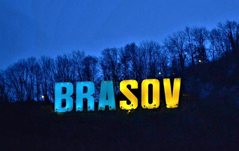 Primăria Brașov și literele de pe Tâmpa vor fi iluminate în culorile Ucrainei, în semn de solidaritate cu această țară