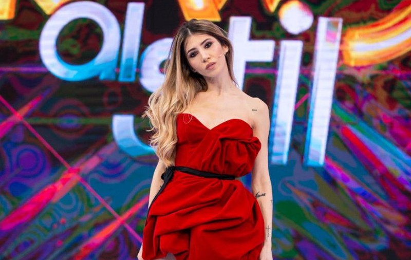 Silvia Popescu a pozat topless. Prima câștigătoare „Bravo, ai stil” a făcut plajă fără sutien